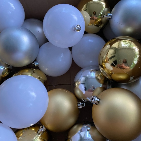 Winter Wonder Lane 32 Piece Shatterproof Ornaments - Picture 14 of 14